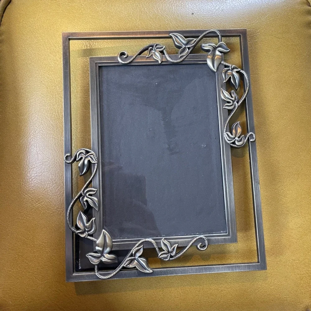 Vtg gold Mid Century Modern 5x7 Picture Frame Ornate Etched ivy filigree bronze